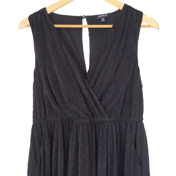 Torrid Black Sleeveless Crinkle Skater Wrap Midi Dress - Picture 5 of 10